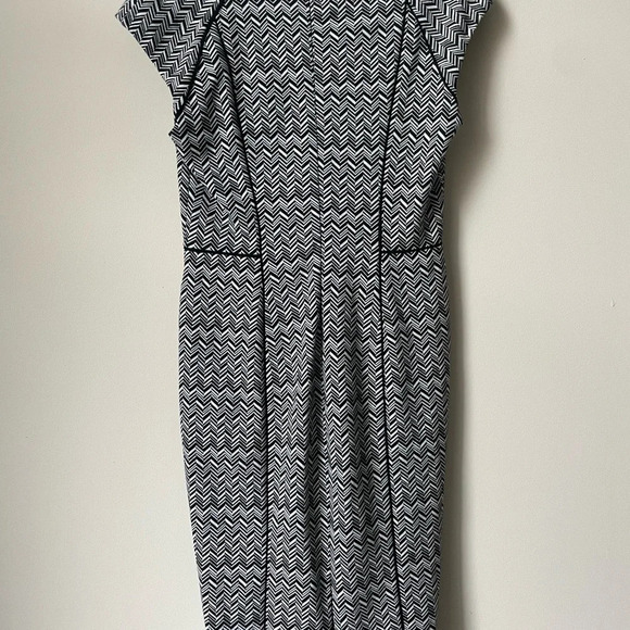 White House Black Market Chevron Striped Cowl Neck Sheath Dress Cap Sleeve Sz 10 - Picture 4 of 6